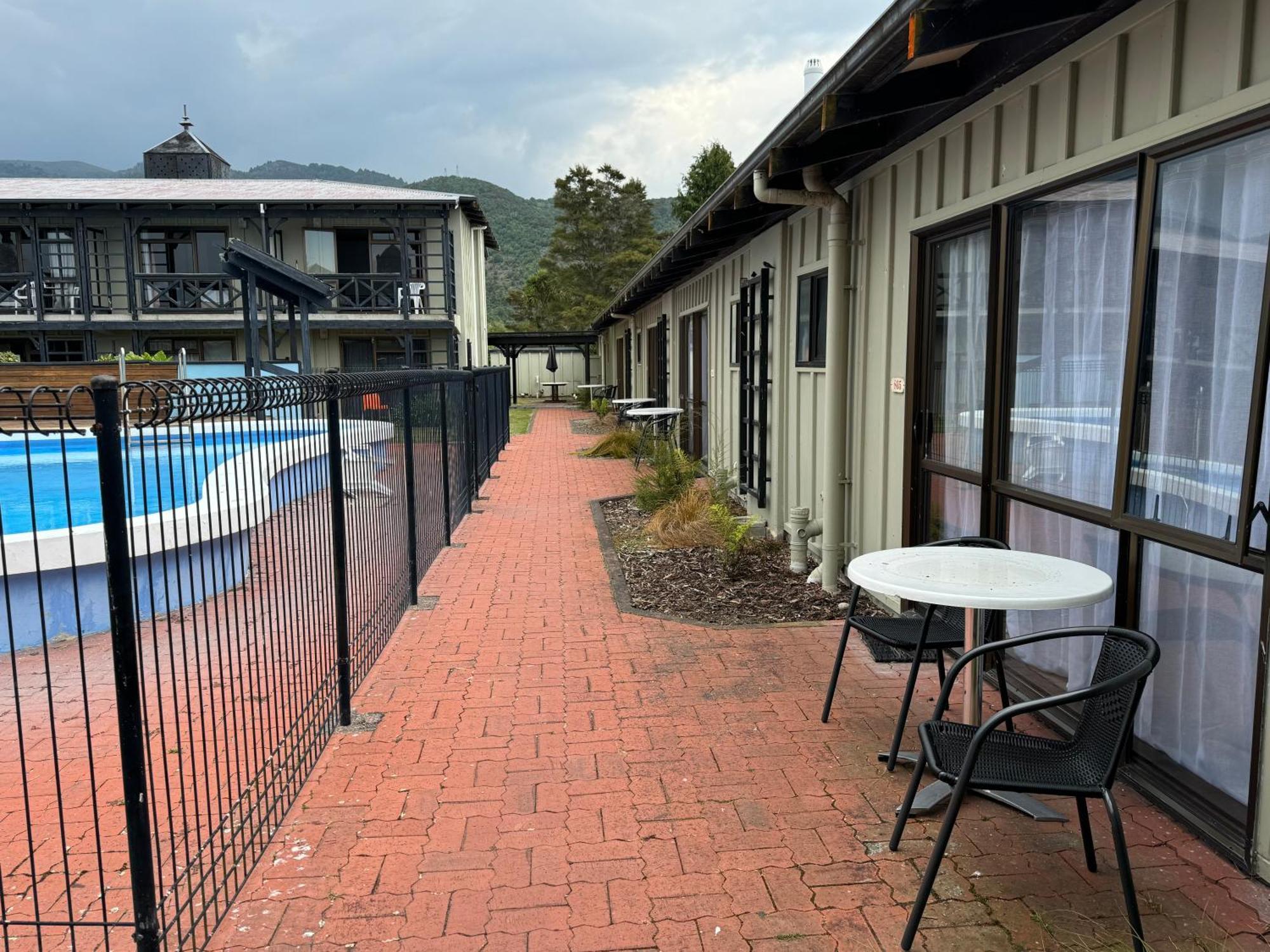 Tokaanu Hotel Buitenkant foto