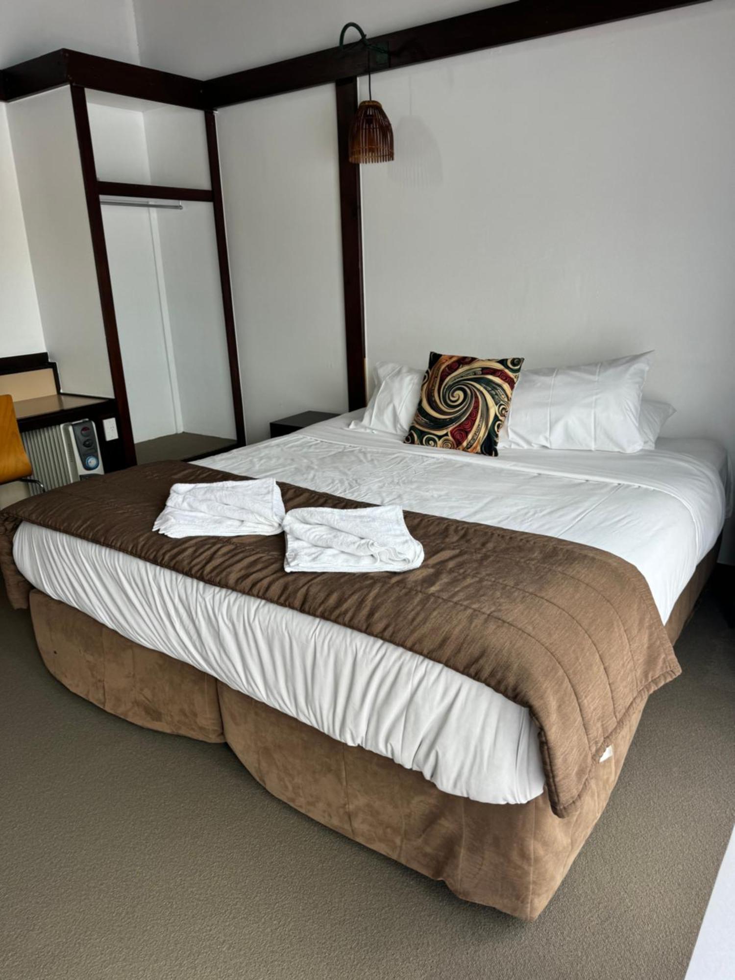 Tokaanu Hotel Buitenkant foto